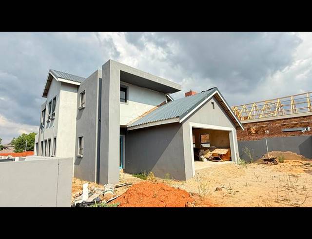 4 BEDROOM HOUSE FOR SALE IN GOLDEN FIELDS ESTATE